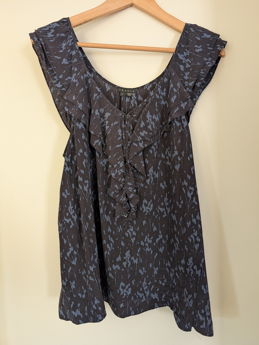 Theory Ruffle-Front Sleeveless Silk Top with Blue Abstract Print - Large
